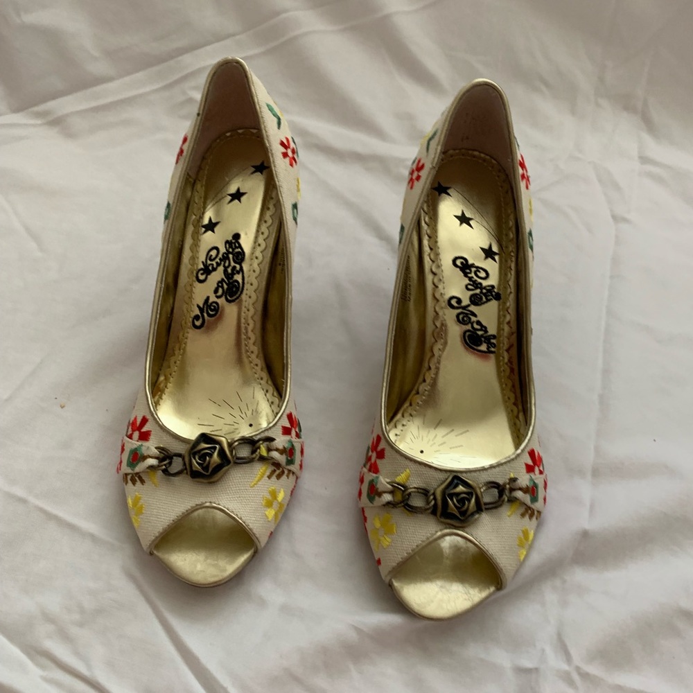 Naughty Monkey Cream Leather/ Canvas Pumps